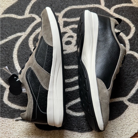 Men's Black and Gray Sneakers - Picture 2 of 5